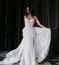Load image into Gallery viewer, T120 “Paxson Overskirt”
