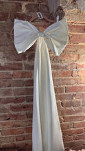 Load image into Gallery viewer, ABW0018 “Devon Bow”
