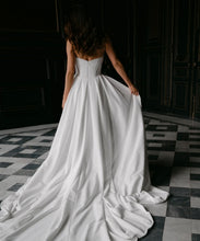 Load image into Gallery viewer, T120 “Paxson Overskirt”
