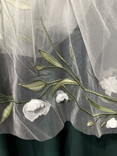 Load image into Gallery viewer, AVL0189 White Lilly Floral

